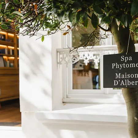 Отель Le Castel & Spa- Restaurant La Calypso