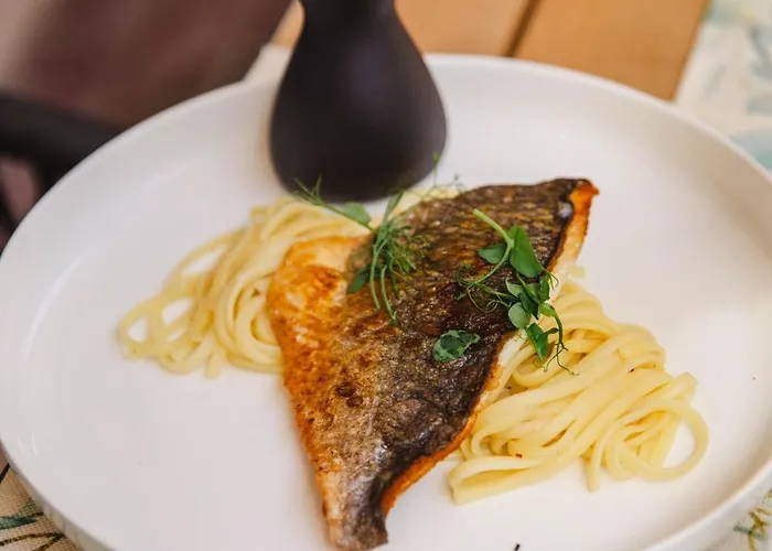 Le Castel & Spa- Restaurant La Calypso ホテル 4*