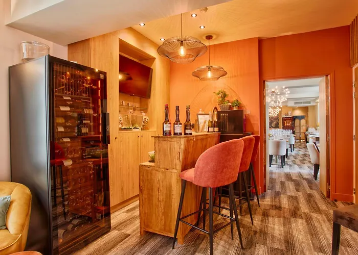 Отель Le Castel & Spa- Restaurant La Calypso Кабур