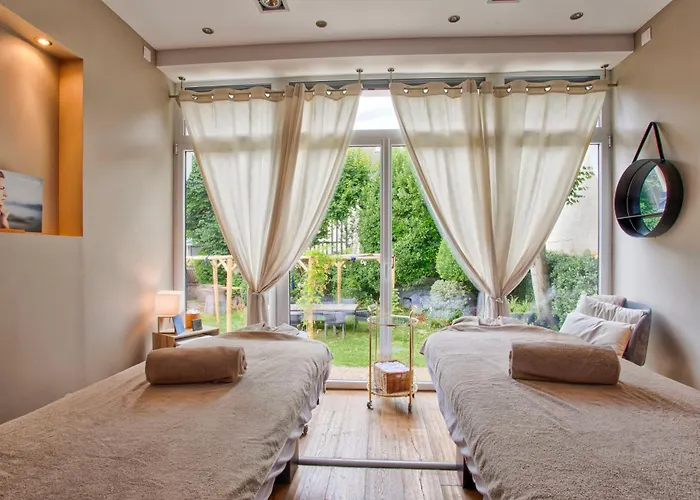 Отель Le Castel & Spa- Restaurant La Calypso Кабур