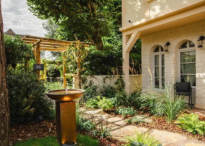 Отель Le Castel & Spa- Restaurant La Calypso Кабур