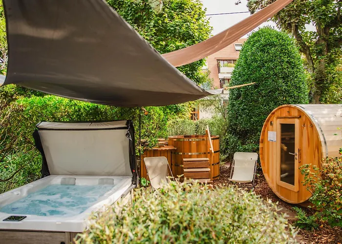 Le Castel & Spa- Restaurant La Calypso カブール