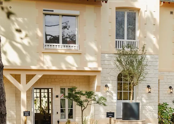 Le Castel & Spa- Restaurant La Calypso Szálloda