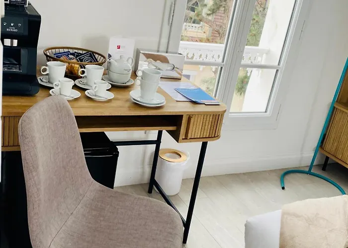 Отель Le Castel & Spa- Restaurant La Calypso